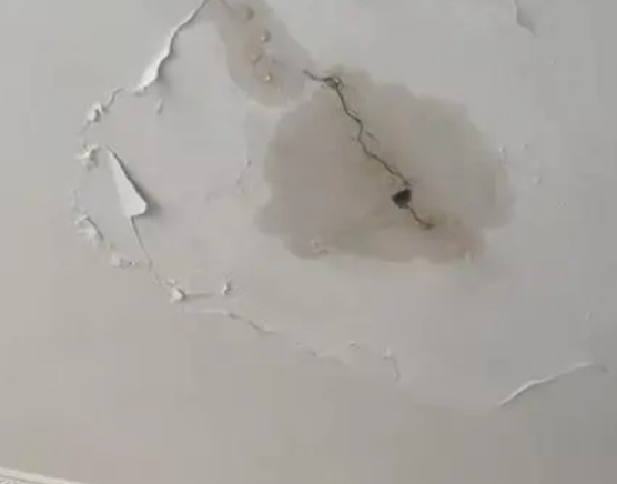 乌兰浩特阳台漏水维修公司分享下屋面防水工程质量问题原因分析